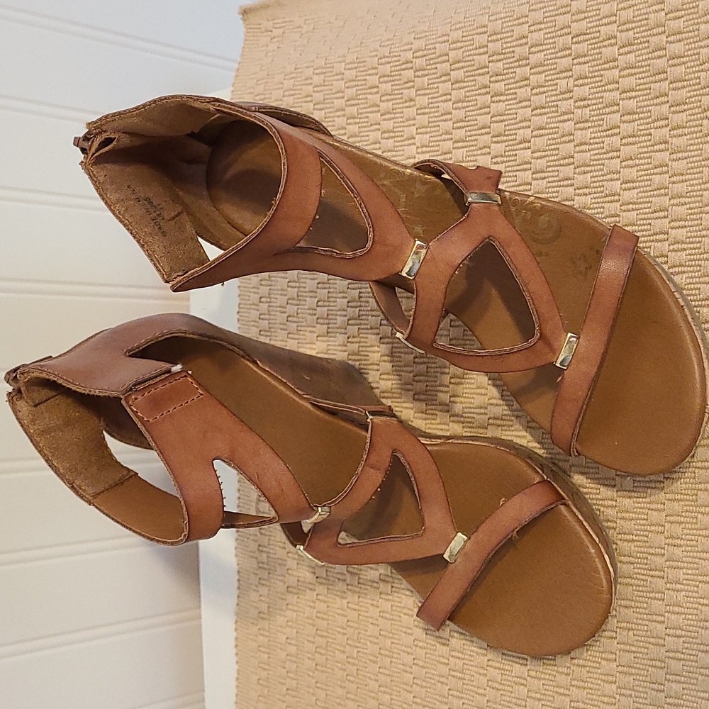 Brash Wedge Zip Up Heels